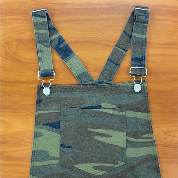 Camo shortalls NWOT - Picture 3 of 7